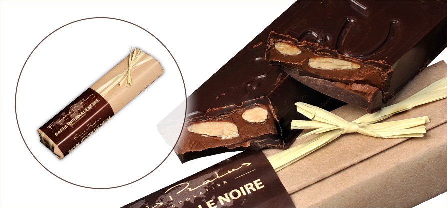 François Pralus Almond & Praline 75% Dark Chocolate Bar Open