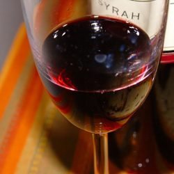 syrah wine-min
