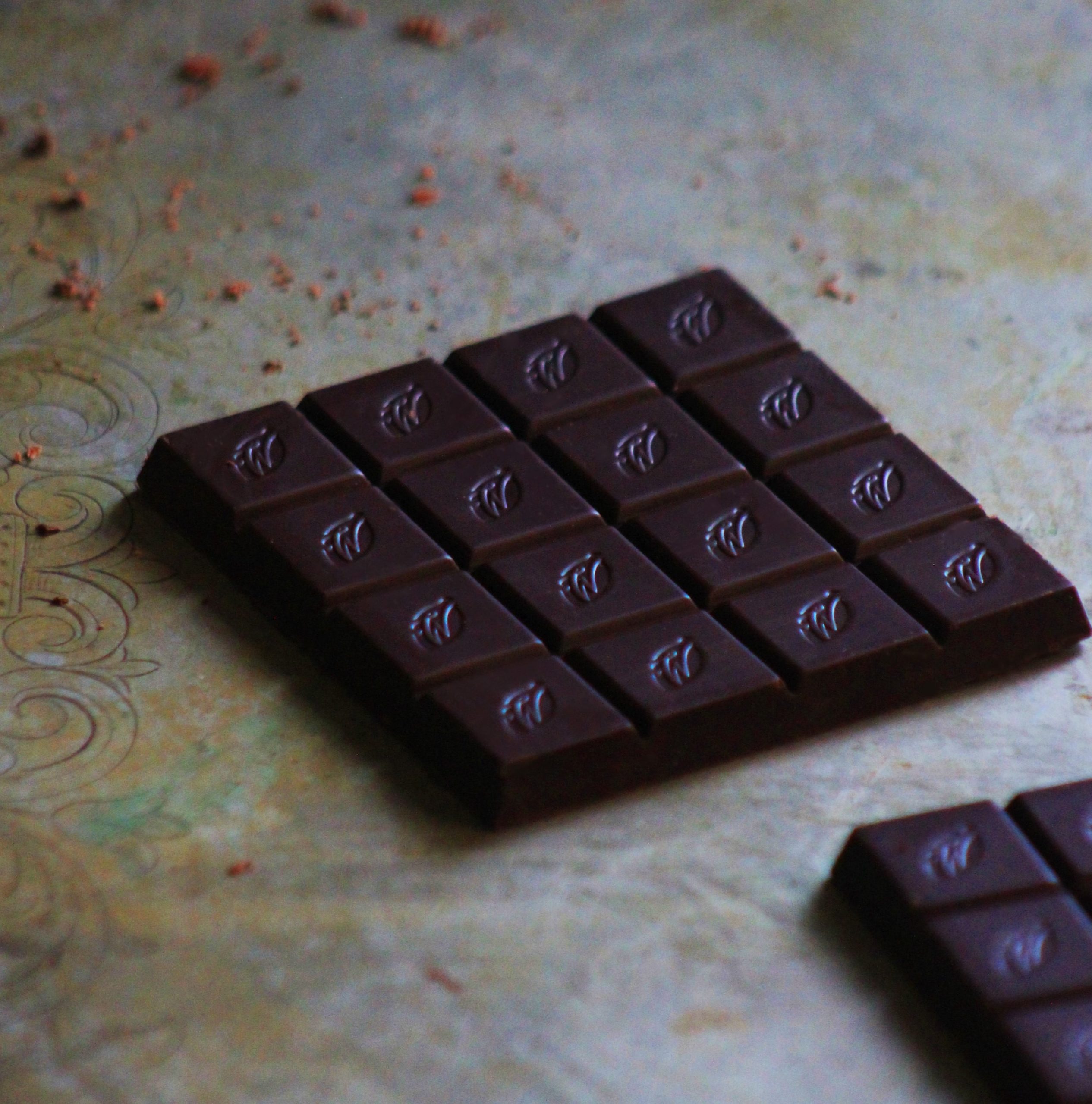Willie's Cacao Chulucanas Gold 70% Dark Chocolate Bar Mold 2-min