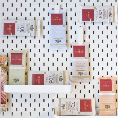 Domori 75g Chocolate Bar Display 2