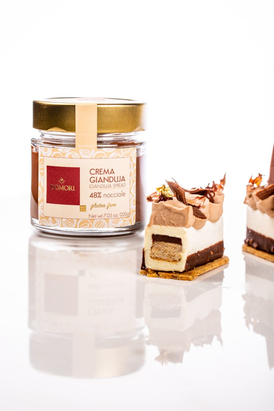 Domori Chocolate Gianduja Spread - 200g Display 2