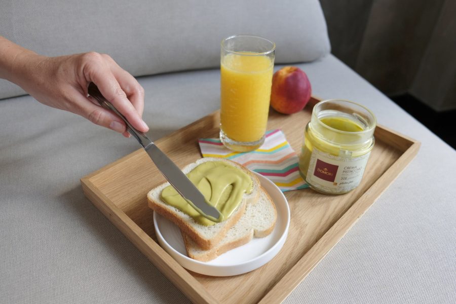 Domori Crema Pistacchio White Chocolate Pistachio Spread - 200g Display 2
