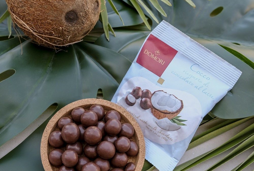 Domori Dragées 50% Milk Chocolate Covered Coconut Cubes (40g) Lifestyle 2